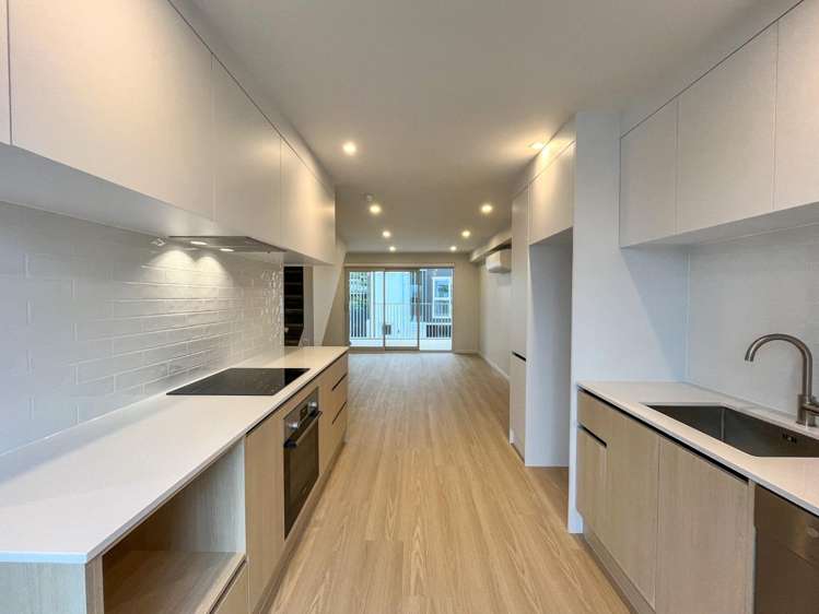 10/9 Aeroview Drive 1603_5