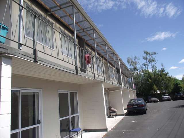 8/3 Tralee Place Hillcrest_1
