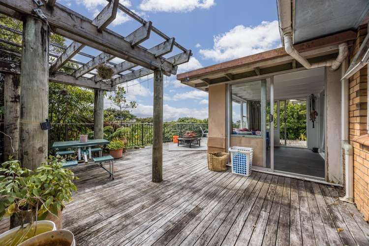 453 Scenic Drive Waiatarua_16