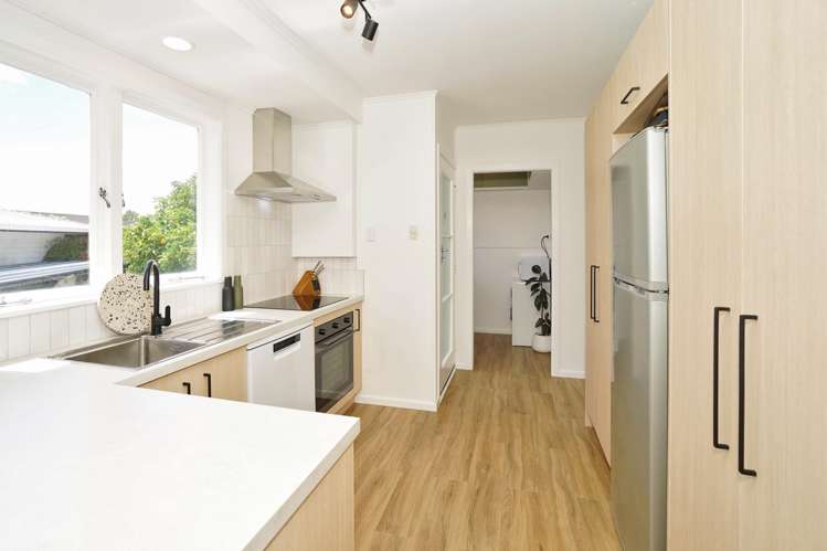 32 Resthill Crescent Glenview_4