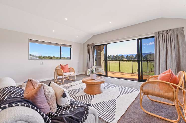 102 Glews Road Cust_24