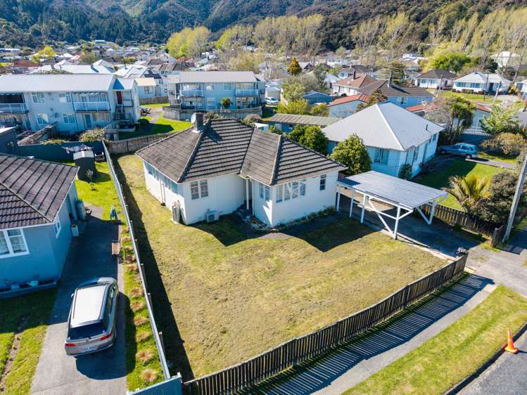 17 Strand Crescent Naenae_13