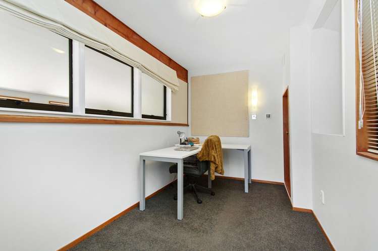 42 McEnroe Grove Naenae_17