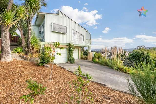 FAMILY HOME WITH VIEWS!