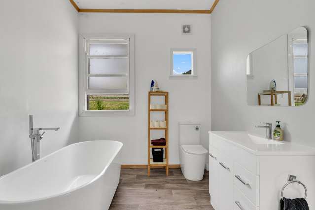 2 School Road Tiniroto_3