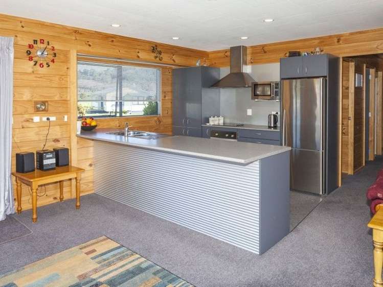 10 Hawk Hill Crescent Cooks Beach_12