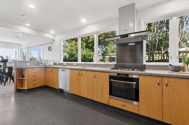 113 Messines Road Karori Central_12