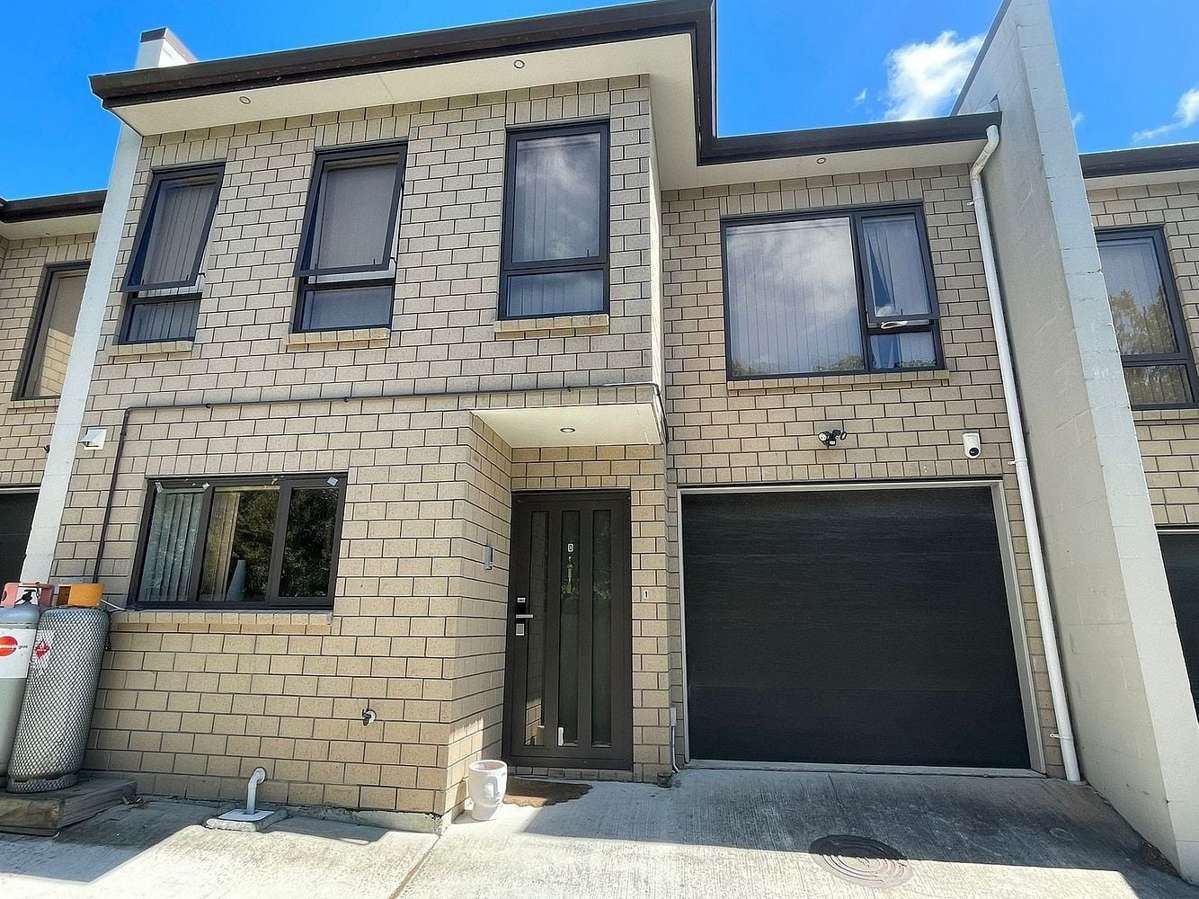 4 Bedroom + 2.5 Bathrooms + 1 Garage 2