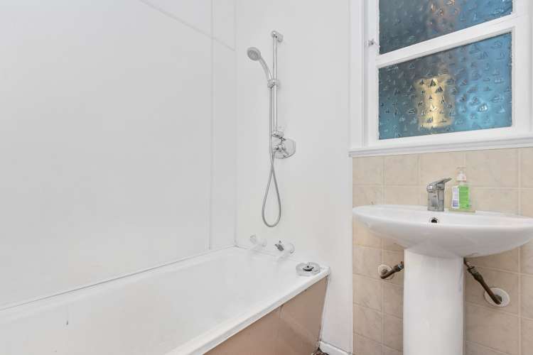 62 Vodanovich Road Te Atatu South_18