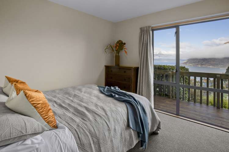 10b Caples Place Fernhill/Sunshine Bay_6