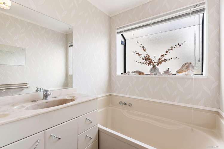 20 Sandgate Avenue Botany Downs_14