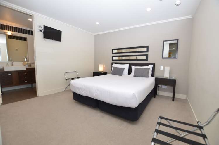 15/225 Lake Terrace Waipahihi_15