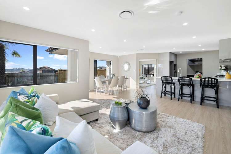 28 Arrowsmith Drive Clover Park_11