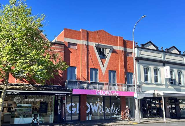 CHARACTER PONSONBY OFFICE WITH FIVE CAR PARKS