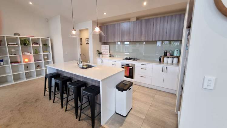 21 Defender Crescent Beachlands_1