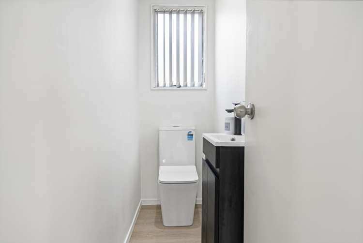 8 Halloran Place Massey_14