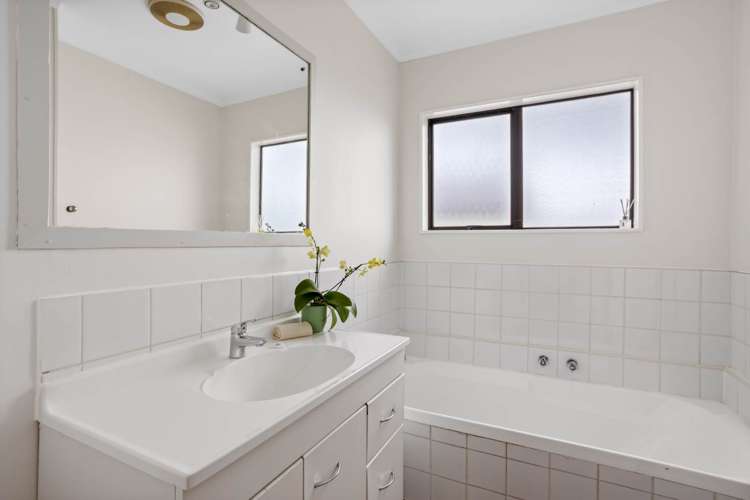 7 Eagle Place Red Beach_12