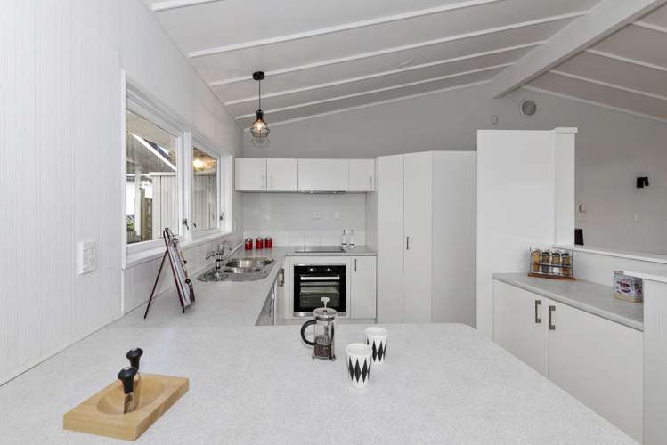 97 Tiroroa Avenue Te Atatu South_7