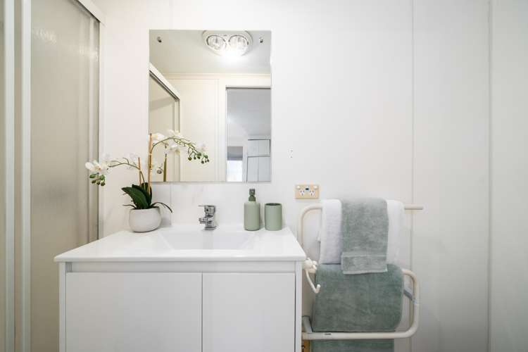 128 Helston Road Paparangi_12