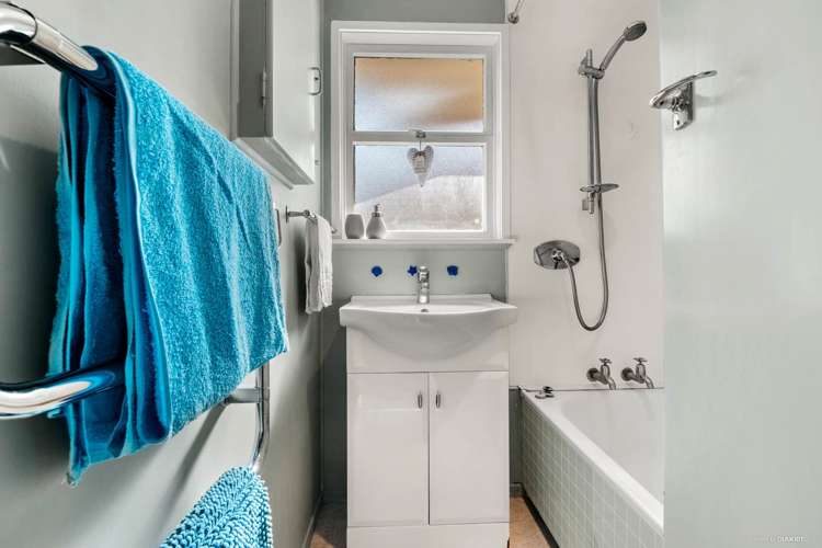 2/7 Cheltenham Road Devonport_9