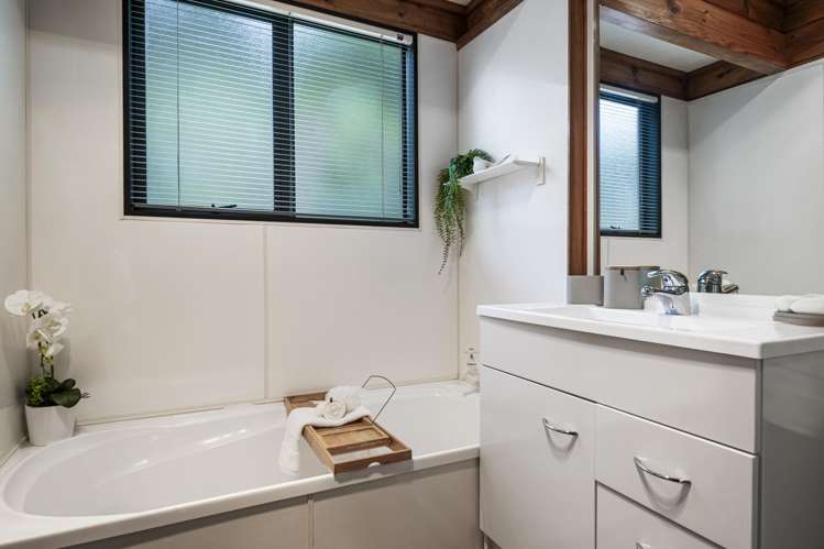 126 Laingholm Drive Laingholm_17