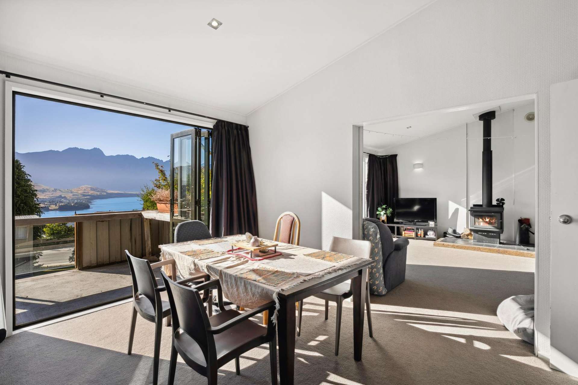 6 Wynyard Crescent Fernhill/Sunshine Bay_0