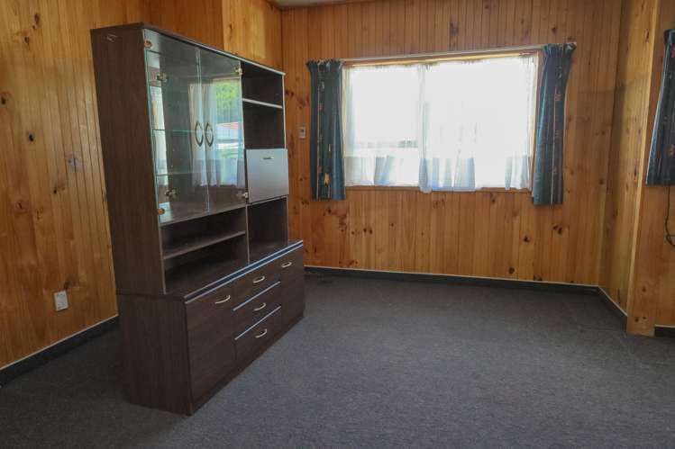 1 Ross Street Dunollie_13