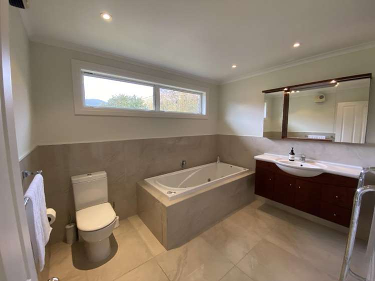 525 Muritai Road (House) 10600_10