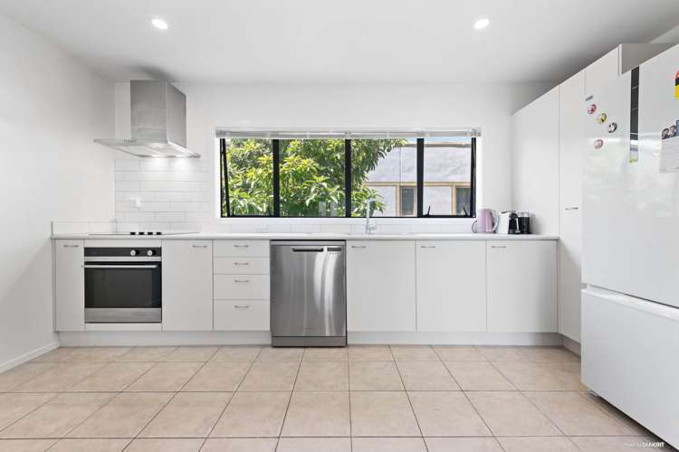 18/6 Ambrico Place New Lynn_10