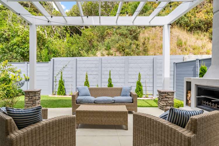 8 Ramarama Lane Crofton Downs_24