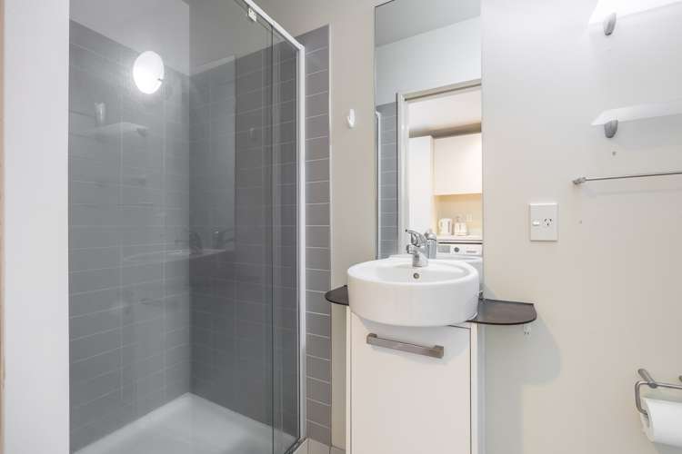 1212/10 Waterloo Quadrant Auckland Central_11