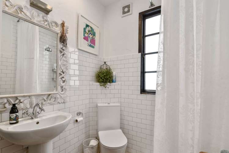 2/25a Lake Road Devonport_9