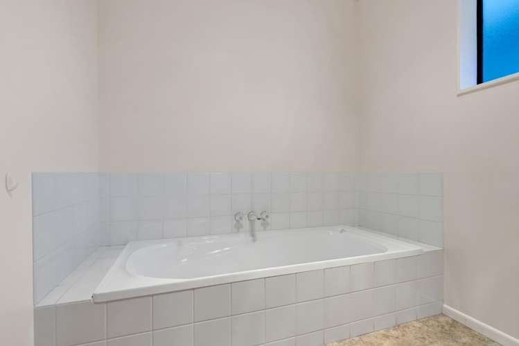 37 Pembroke Road East Stratford_26