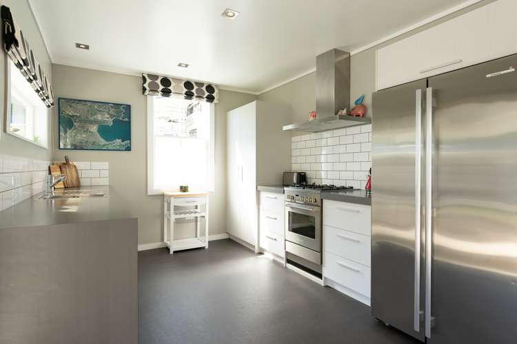 25 Riddlers Crescent Petone_7