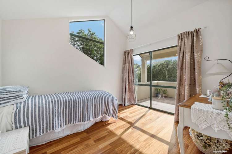 1 Whangaparaoa Road Red Beach_32