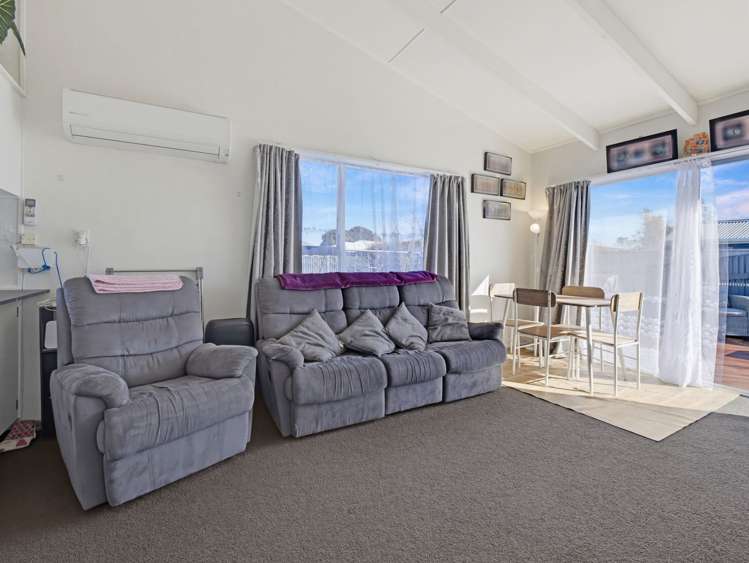 2/127 Parkers Road_2