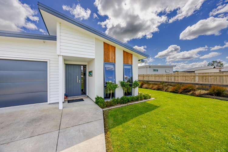 8 White Road Otane_17