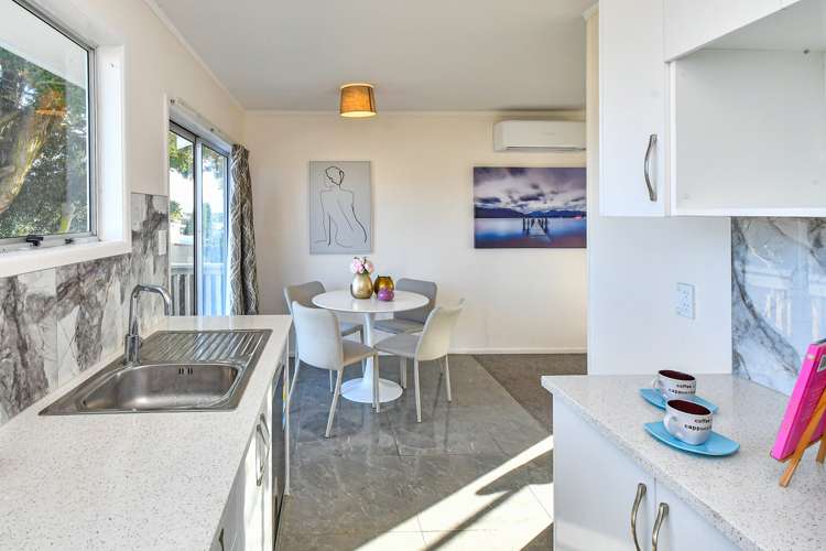 2/15 Frobisher Way Clendon Park_8