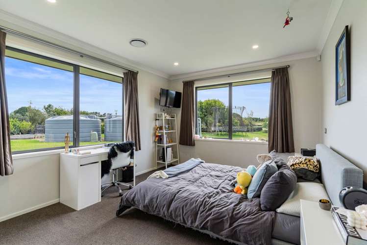 1 Coach Road Kingseat_13