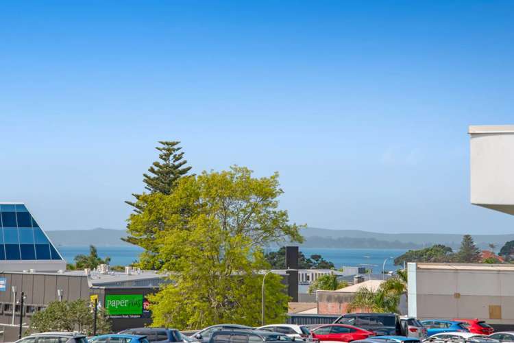 2F/6 Collins Street Takapuna_10