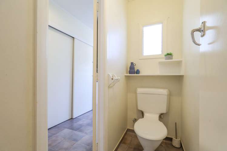 23 Neale Avenue Stoke_23