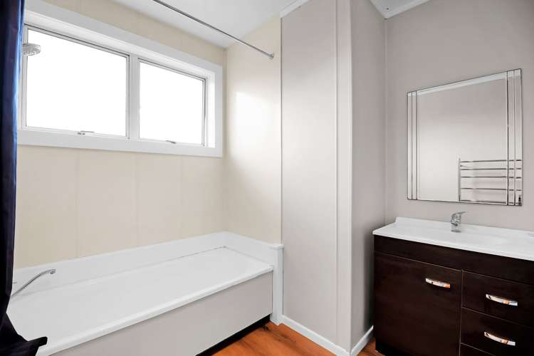 10 Karaka Street Inglewood_12