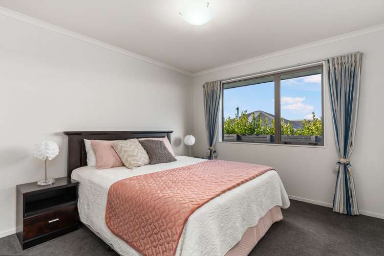 19 Galea Grove Kelvin Grove_12