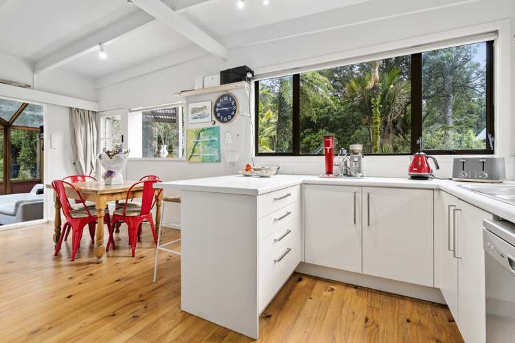 11 Ngaio Road Titirangi_5