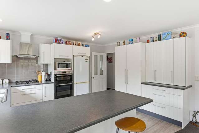 3 Nicholas Place Waikanae Beach_3