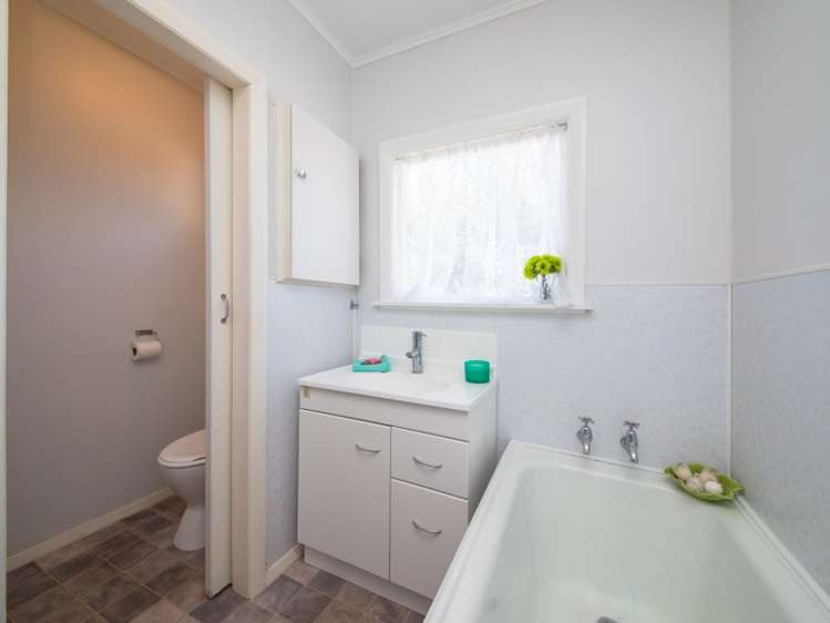 9 Queen Street Feilding_16