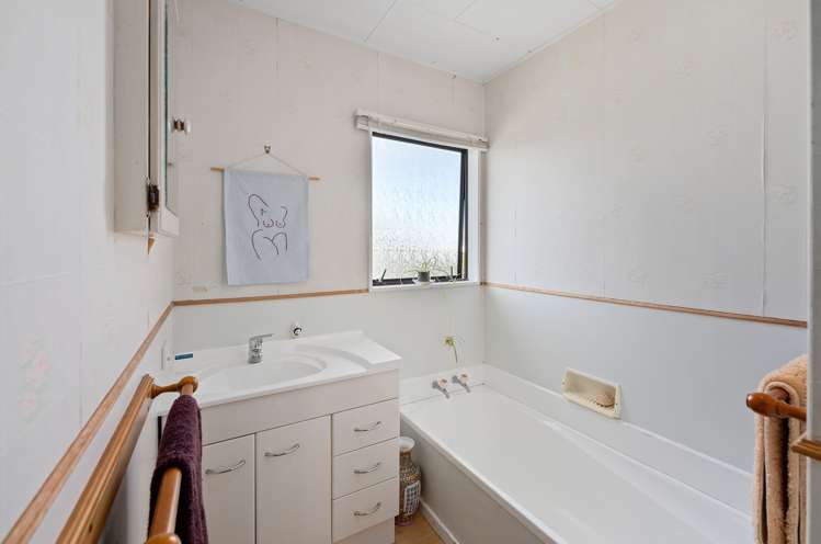 11 Simcox Street Otaki Beach_16