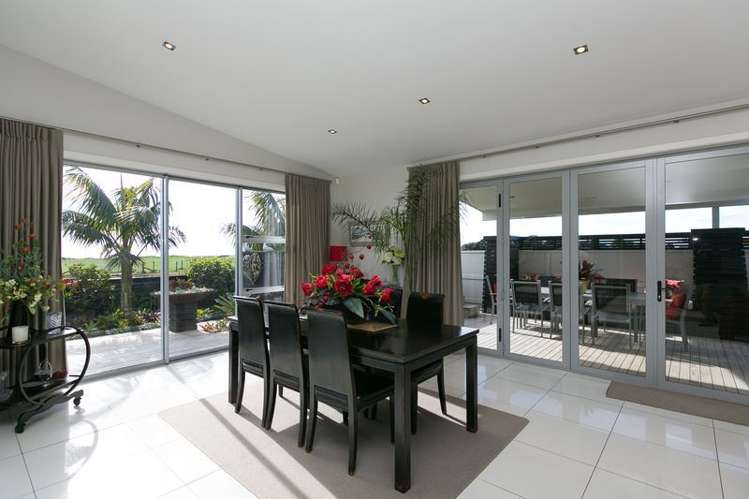 9c Dolphin Parade Bell Block_45