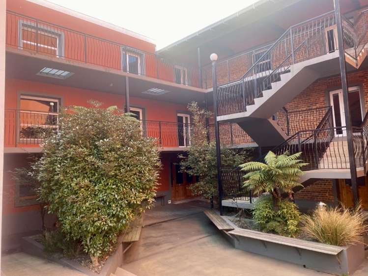 5/2 Manor Place 2202_1