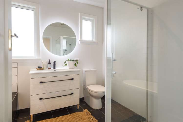 29 Main Road Redcliffs_12